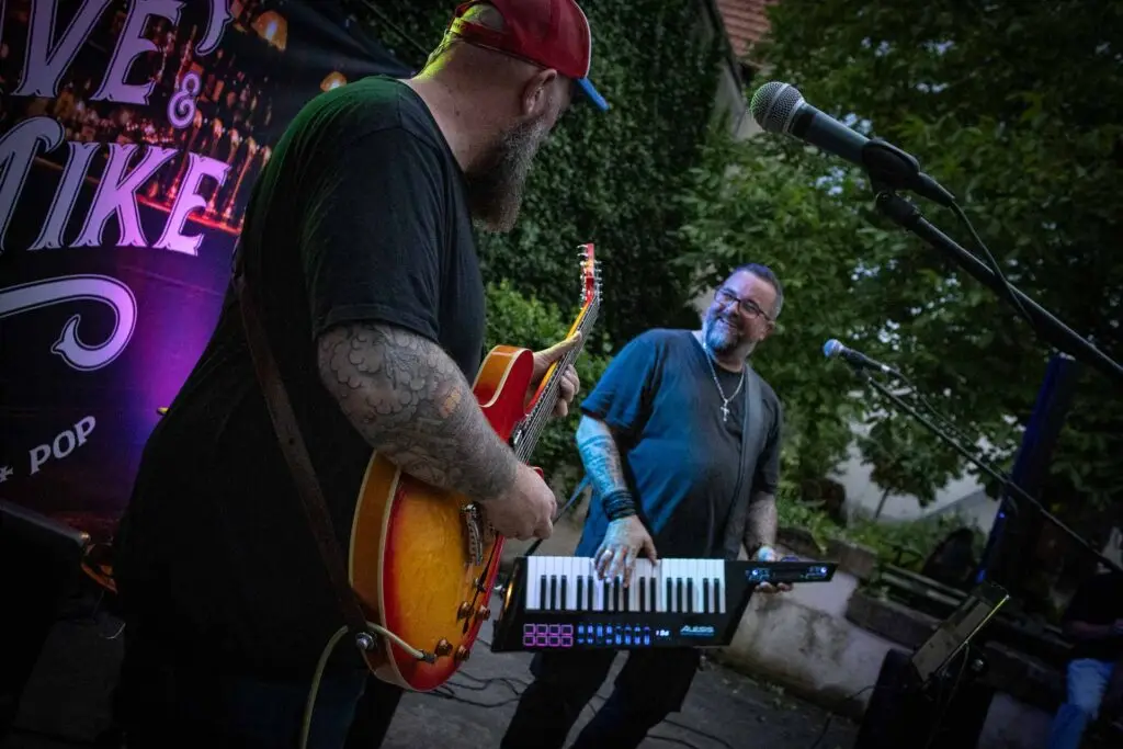 Live-Musik mit Dave & Mike beim Winzersommerfest 2026 im Weingut Weyrauther in Unterhaid